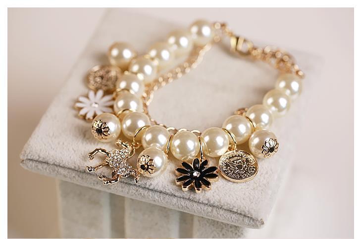 Pearl Flower Bracelet – Delicate & Elegant Jewelry