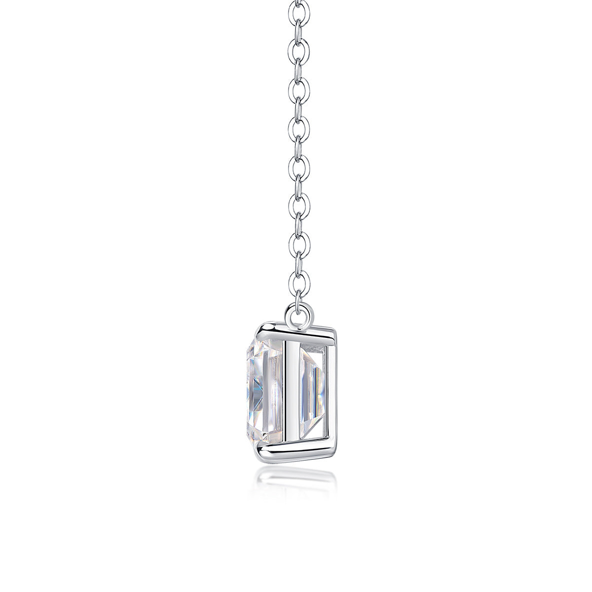 A Light Luxury Design Octagonal Moissanite Necklace