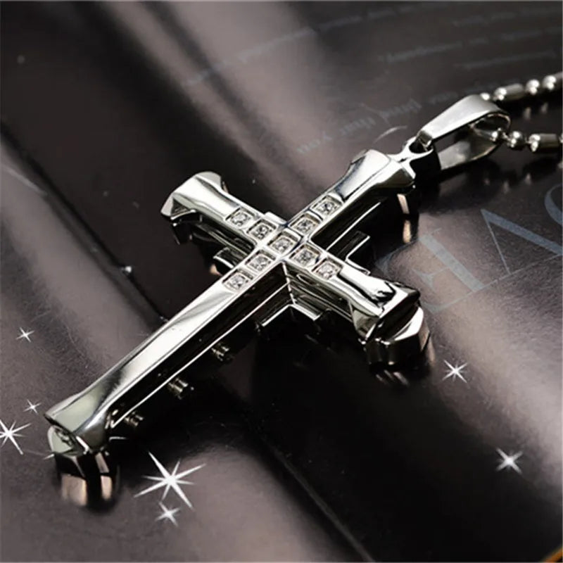New Fashion Cross Necklace for Men Jesus Crystal Cross Pendant Necklace Black Silver Color Stainless Steel Necklace Jewelry