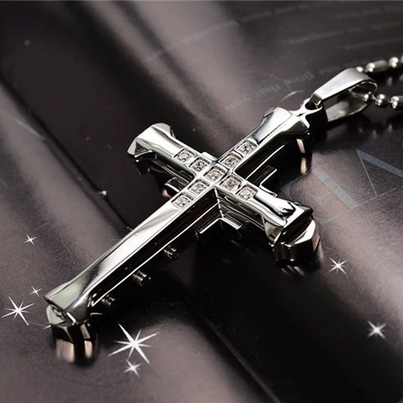 New Fashion Cross Necklace for Men Jesus Crystal Cross Pendant Necklace Black Silver Color Stainless Steel Necklace Jewelry