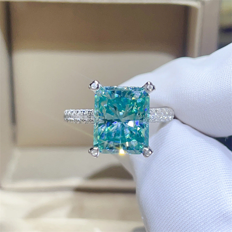 LuxeJewels™ – ParaGreen Royal – 5K Moissanite Signature Ring