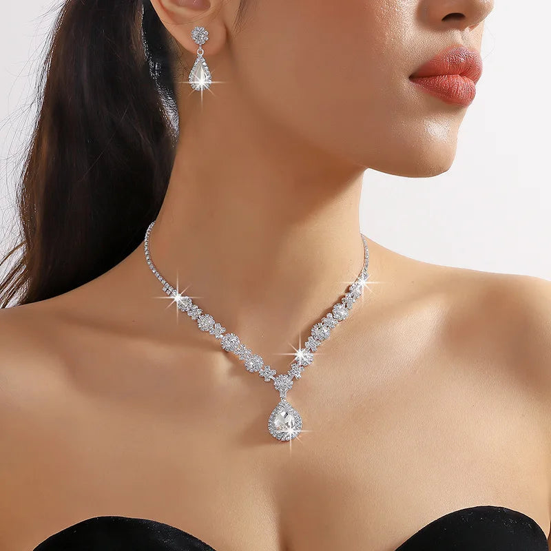 Elegant waterdrop rhinestone jewelry set for women featuring a necklace and earrings, perfect for weddings.