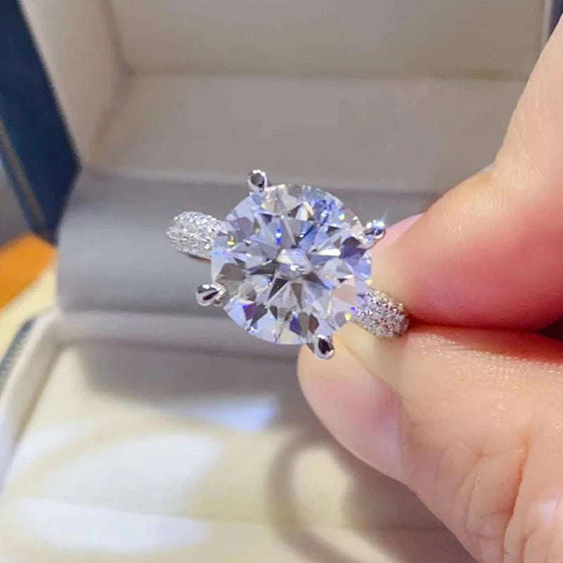 5 Carat Moissanite Ring – Classic 18K White Gold Sparkle