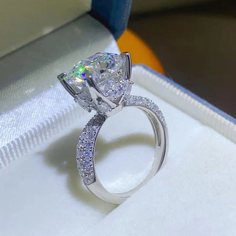 5 Carat Moissanite Ring – Classic 18K White Gold Sparkle