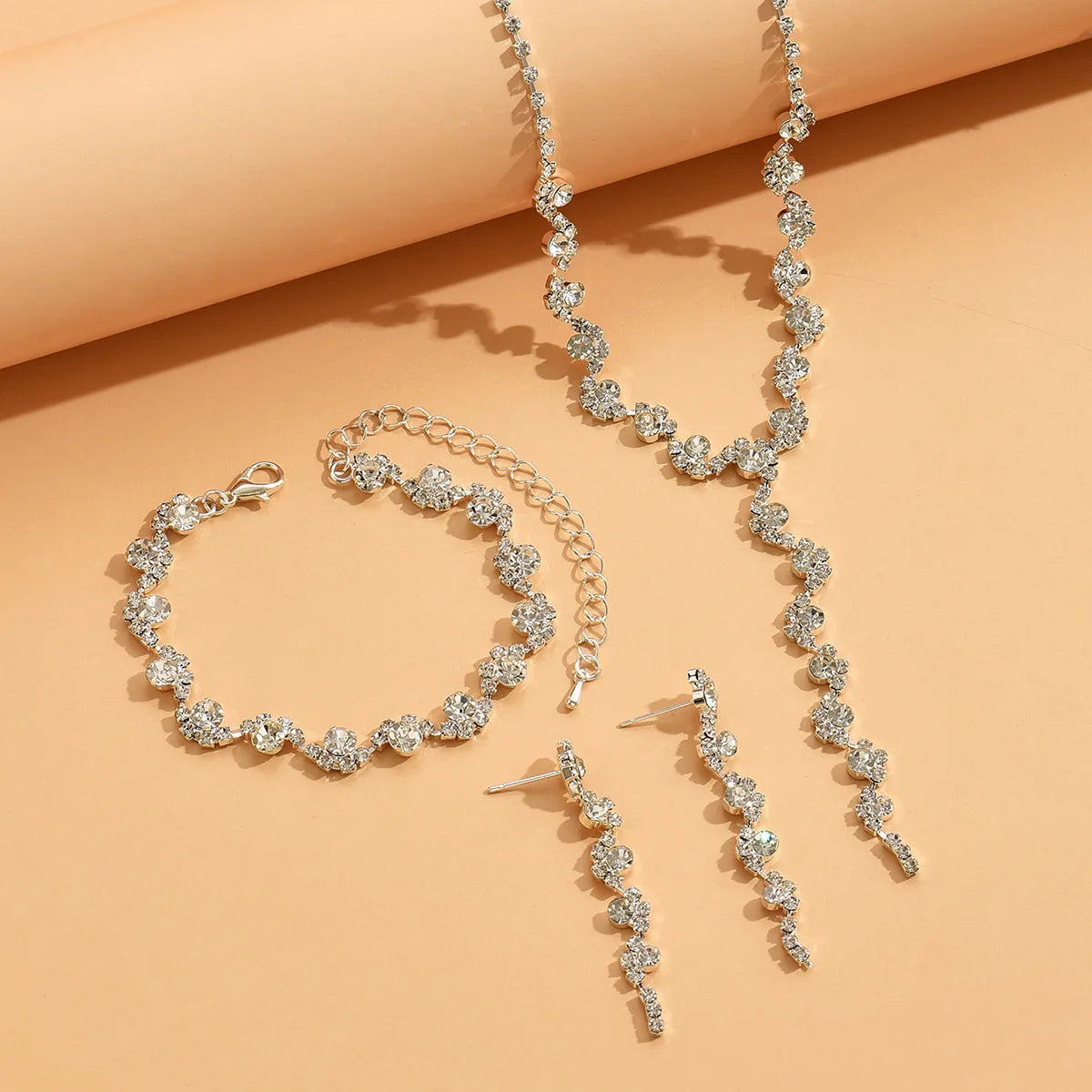 4 pieces of women's European and American fashion jewelry set, rhinestone necklace, bracelet, earrings, bride's wedding dress ac