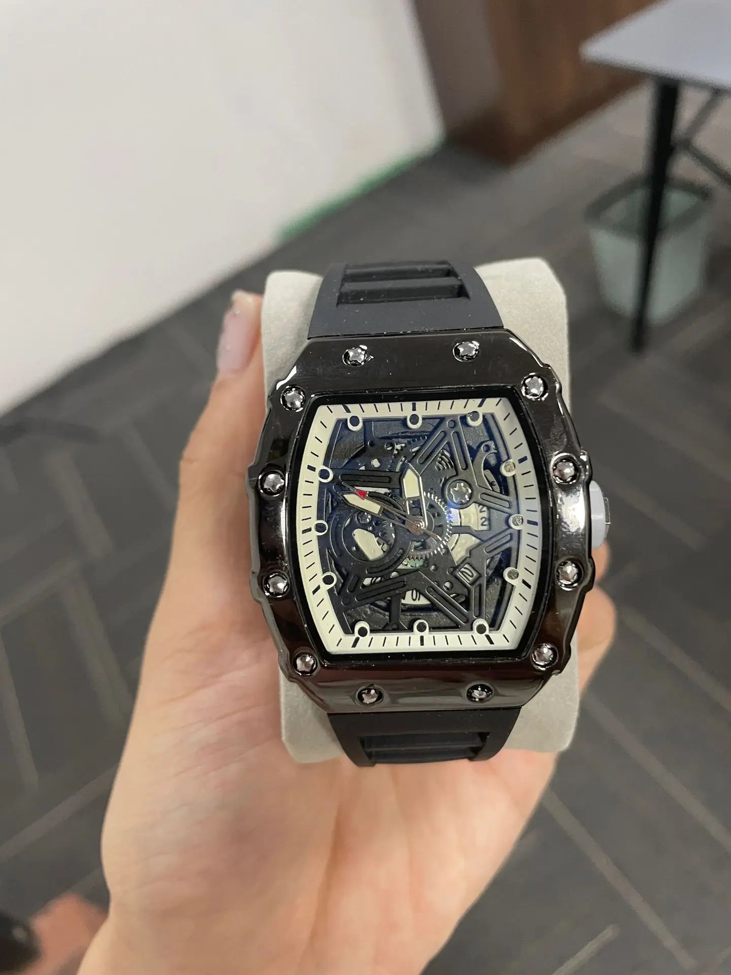 Pentagram Luminous Wine Barrel Shaped Male Fashion Quartz Clock