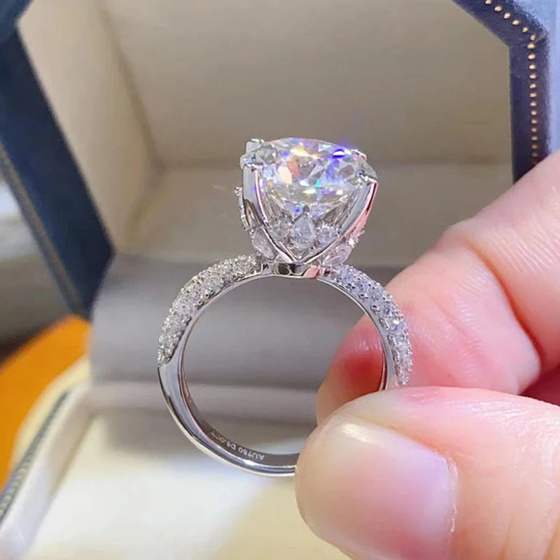 5 Carat Moissanite Ring – Classic 18K White Gold Sparkle