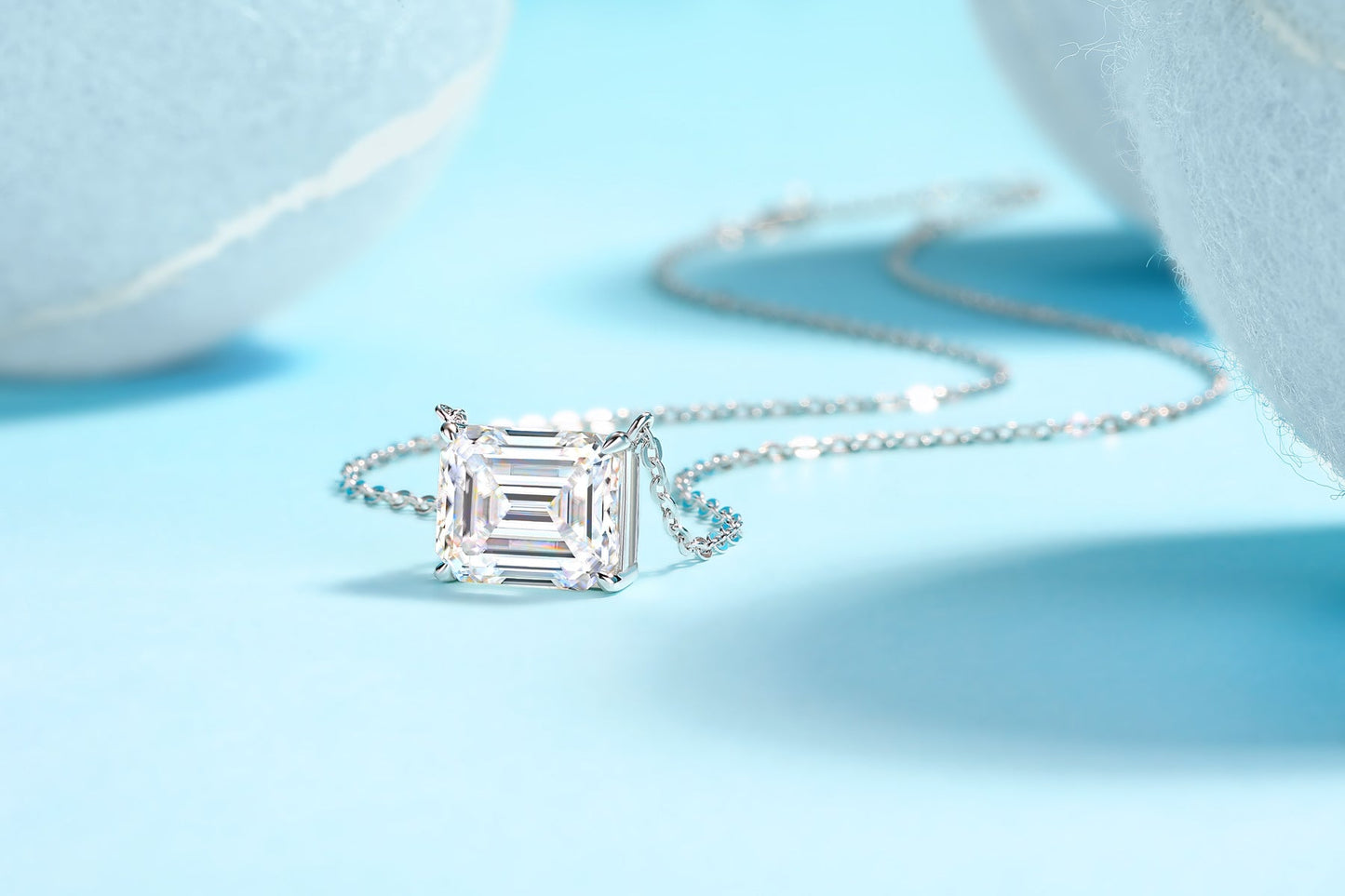 A Light Luxury Design Octagonal Moissanite Necklace