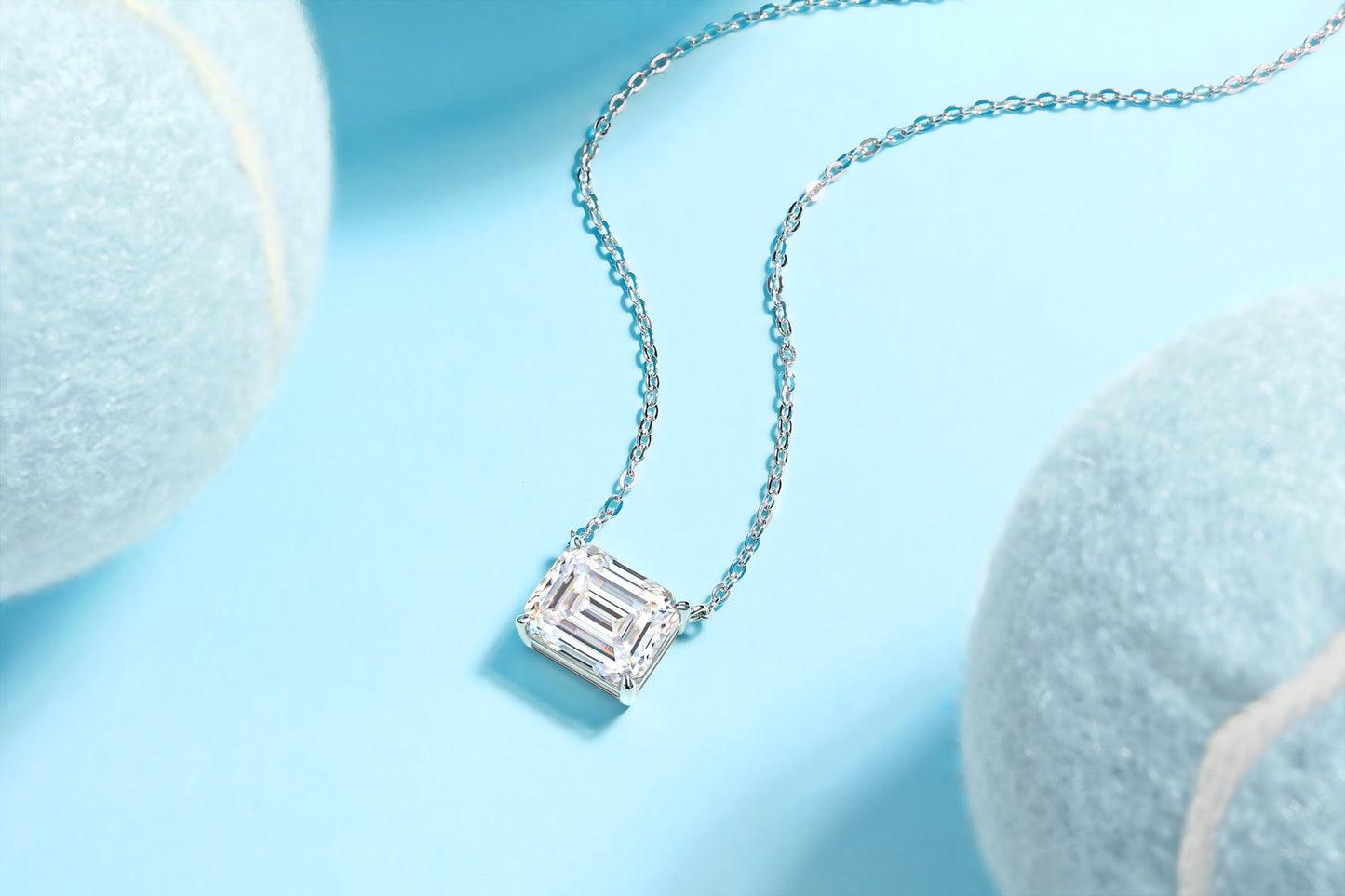 A Light Luxury Design Octagonal Moissanite Necklace