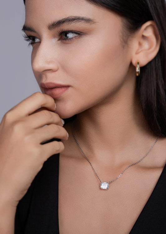 A Light Luxury Design Octagonal Moissanite Necklace
